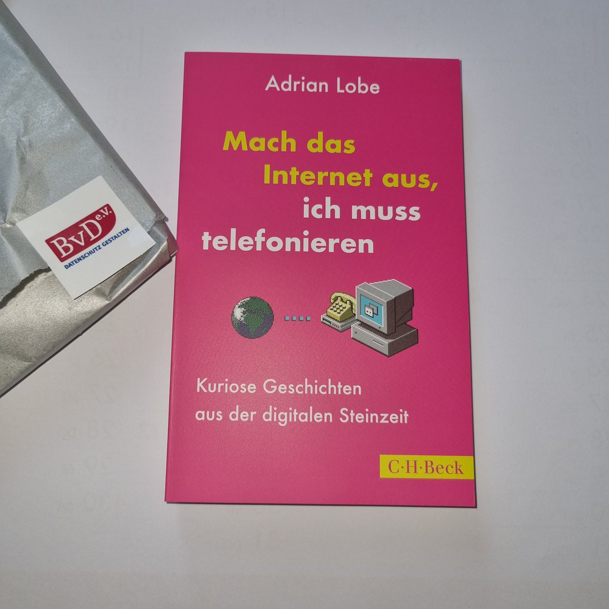 Als Speaker auf der #hk22 des <a href="/bvd_datenschutz/">BvD e.V. Datenschutz@bvd@privacyofficers.social</a> bekommt man übrigens durchaus heitere Lektüre. Gleich auf S.5 lesen wir Ron Sommers übersichtlich gut gealtertes "Das Internet ist eine Spielerei für Computerfreaks, wir sehen darin keine Zukunft" von 1990 😉