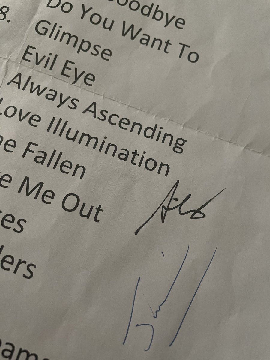 IdoyaMayolas's tweet photo. This was one of the happiest days of my life, no exaggeration. I finally got the chance to see you guys live after following you since I was 12 (now I'm 26). Even @alkapranos took a pic with me! Thank you so much @Franz_Ferdinand, I’m ecstatic 🤩 https://t.co/dPtAArWlM4