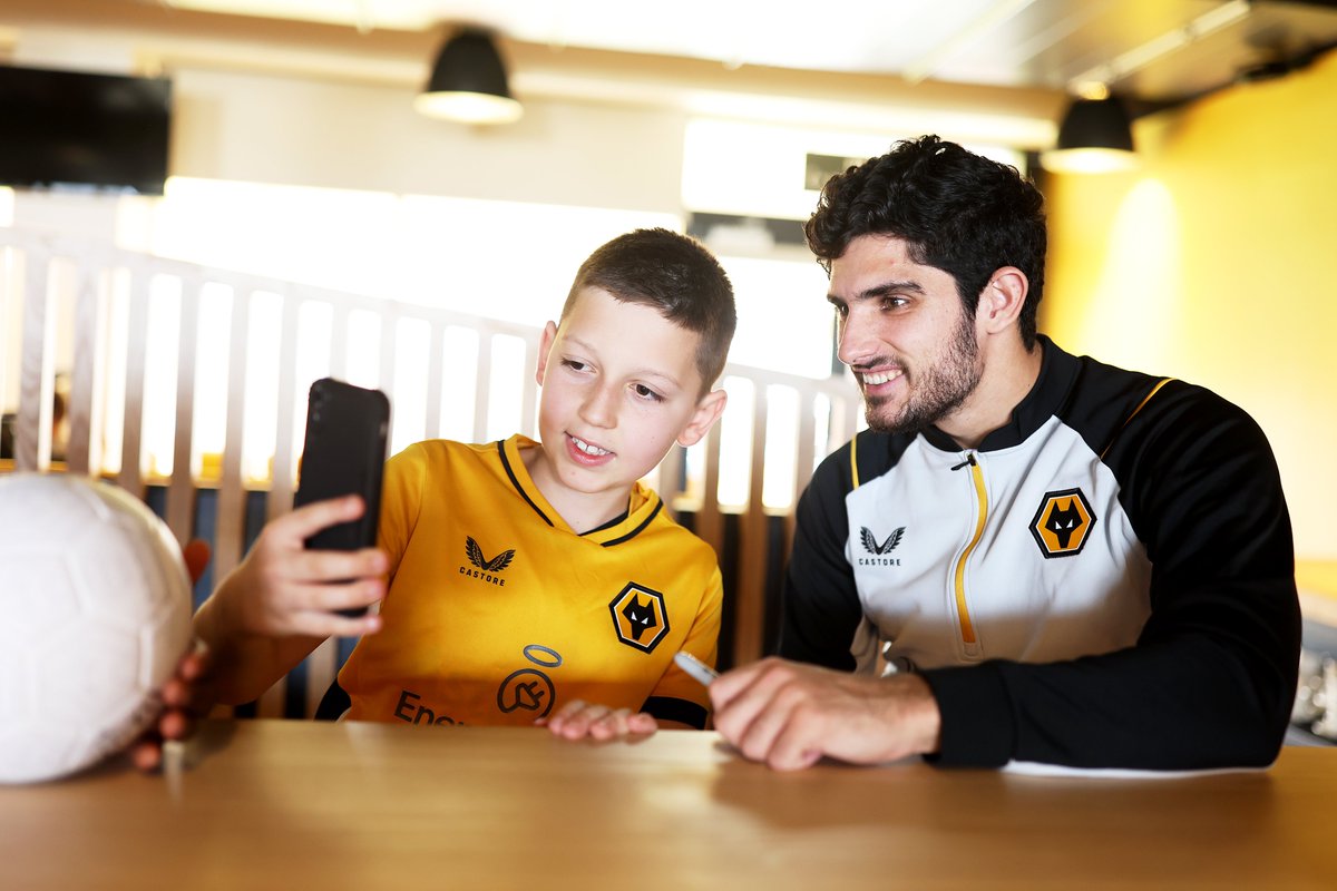 wwfcfoundation's tweet photo. Big thanks to @gguedesoficial &amp; @_nelsonsemedo_ for being so welcoming to our #WolvesDisability juniors on Wednesday. 👊

✍️🤳 @Wolves | #OnePack https://t.co/u2vcnabcCj