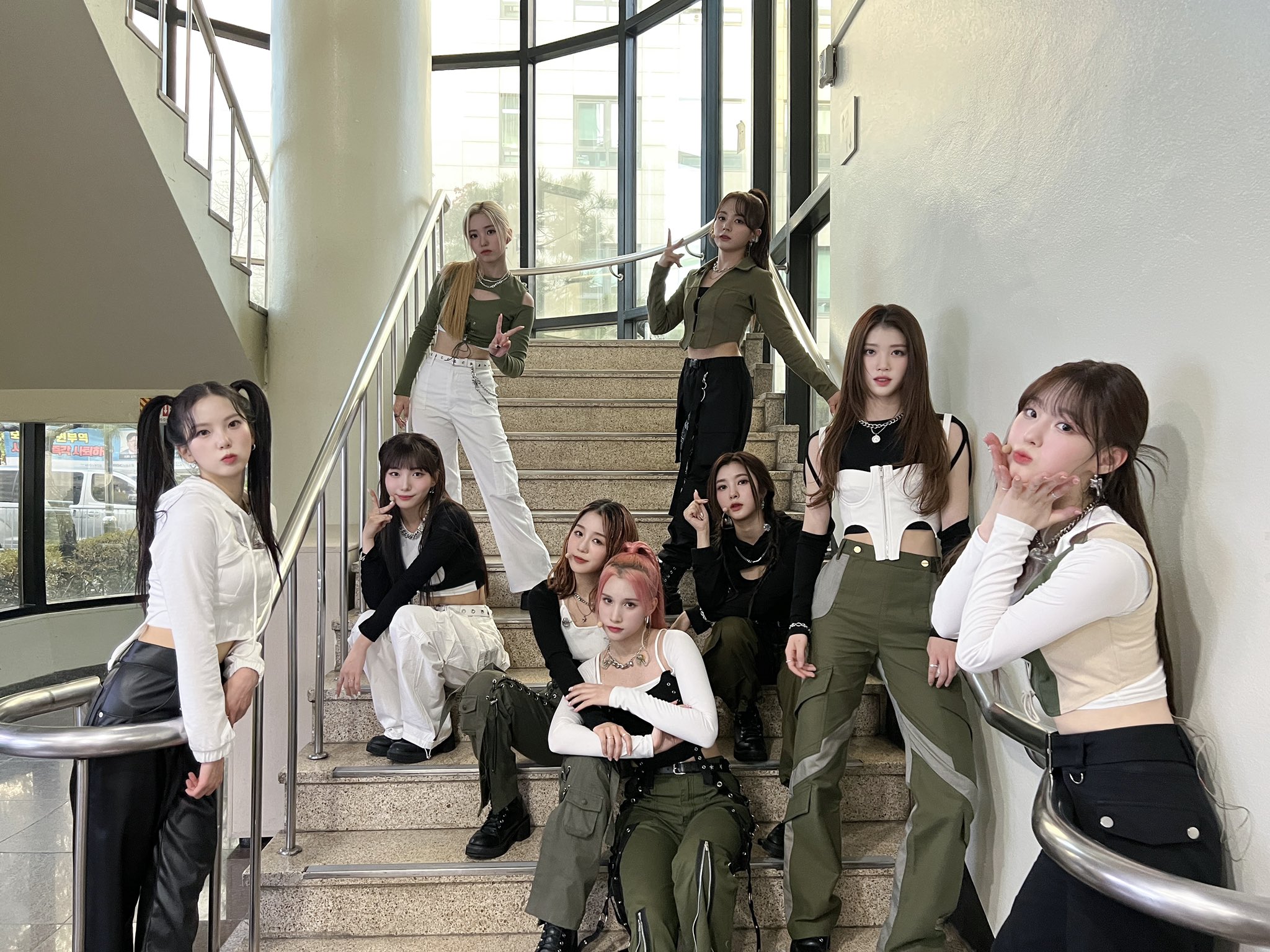 FgJpaG-aAAESSDk?format=jpg&name=large