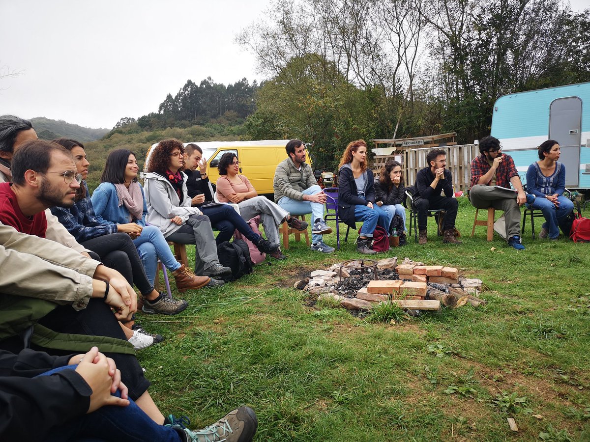 obsaludasturias's tweet photo. Jornada final de la rotación de residentes en salud pública y salud comunitaria. Presentando aprendizajes de la rotación.
Un gran grupo.
15 años ya desde la primera residente que comenzó a rotar con nosotros. https://t.co/84kmpAN6md