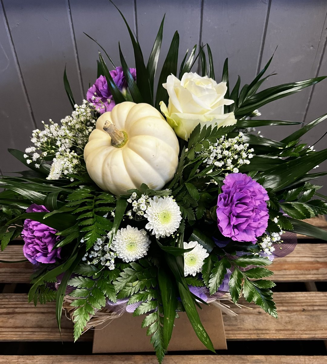 RosepetalsF's tweet photo. It’s pay day 🤩make someone special smile 😀😍🎃today lots ready to go #hinckley #burbage #barwell #earlshilton #stoneystanton #stokegolding #elmesthorpe #wolvey #marketbosworth #sapcote #nuneaton #stapleton #hinckleyafc #fennydrayton #supportsmallbusiness #wonderfulhinckley https://t.co/veBIBKFeFt