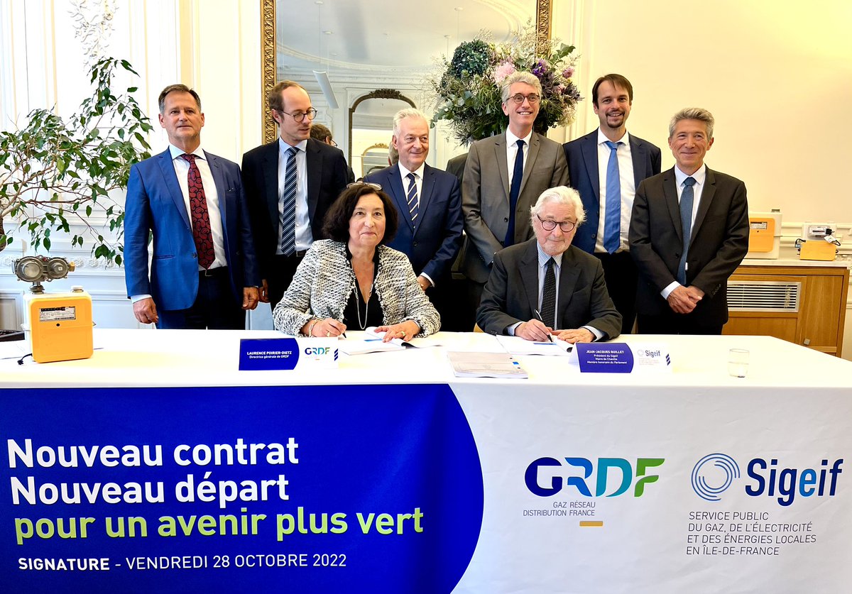 Signature du plus gros contrat de distribution de #gaz de France fondé sur la transition #énergétique par <a href="/lpoirierdietz/">Laurence Poirier-Dietz</a> et <a href="/jjguillet/">Jean-Jacques GUILLET</a>.
La priorité pour <a href="/GRDF/">GRDF</a> et <a href="/sigeif75/">Sigeif</a> : le développement des gaz verts produits en circuit court en appui d’une gouvernance partagée.