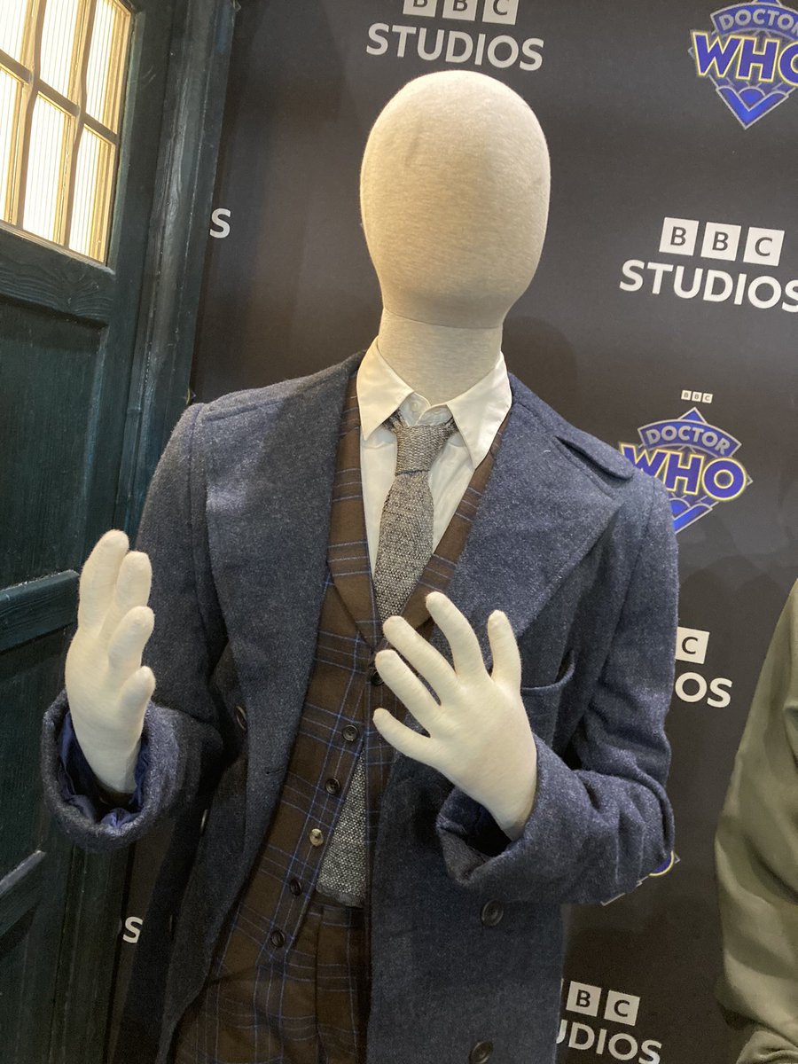 DominicJGM's tweet photo. Close ups of David Tennant’s new 14th Doctor costume at MCM Comic Con! It’s so awesome! #DoctorWho https://t.co/NDIQXOk6Cj