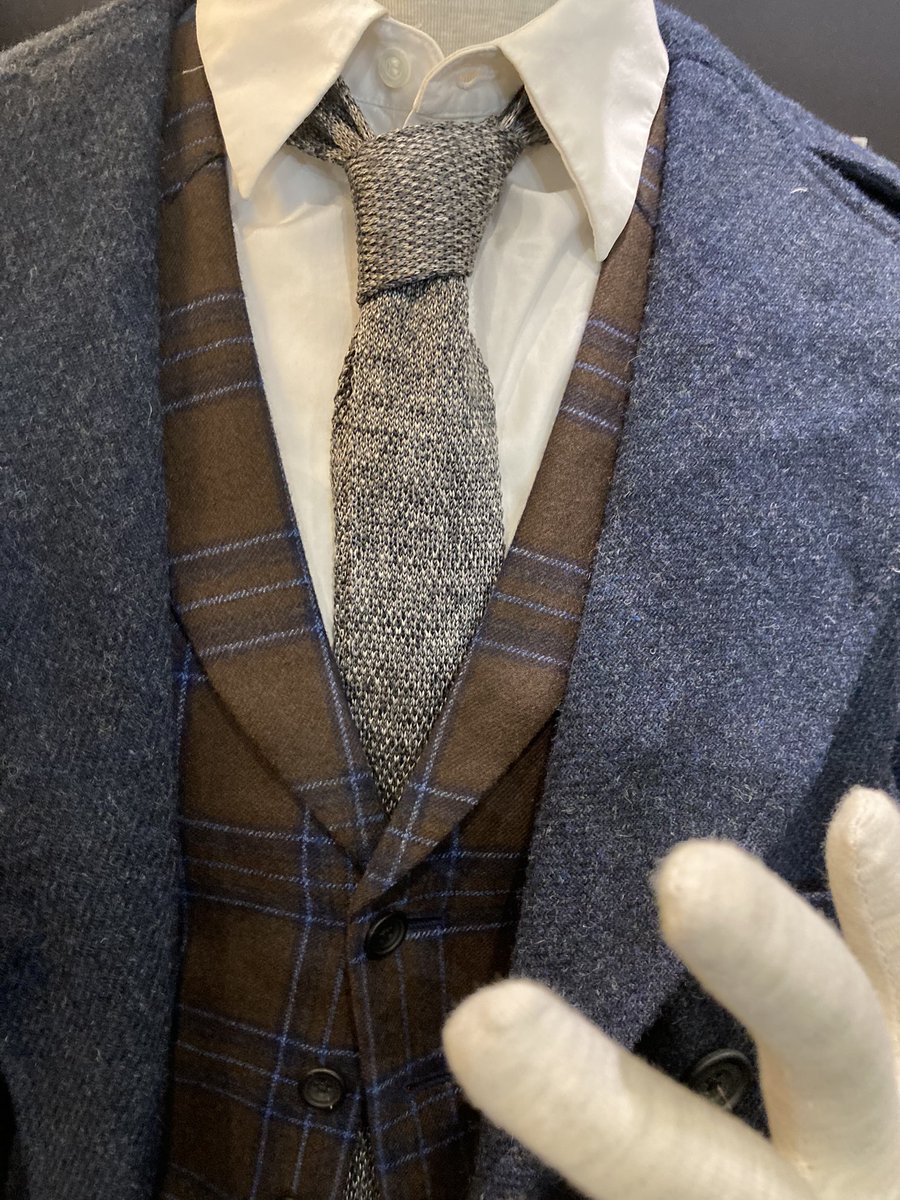 DominicJGM's tweet photo. Close ups of David Tennant’s new 14th Doctor costume at MCM Comic Con! It’s so awesome! #DoctorWho https://t.co/NDIQXOk6Cj