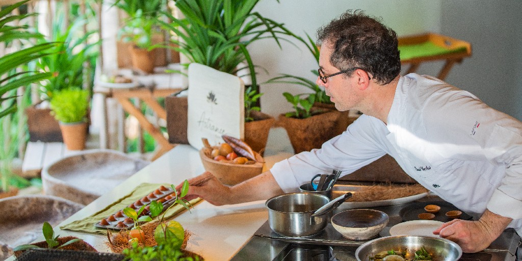 soneva's tweet photo. Starting today, three-Michelin-starred French chef #PascalBarbot will be running an exclusive 12-week residency at #SonevaFushi's zipline fine-dining restaurant Flying Sauces.

#DiscoverSoneva https://t.co/mIWkGQiL5X