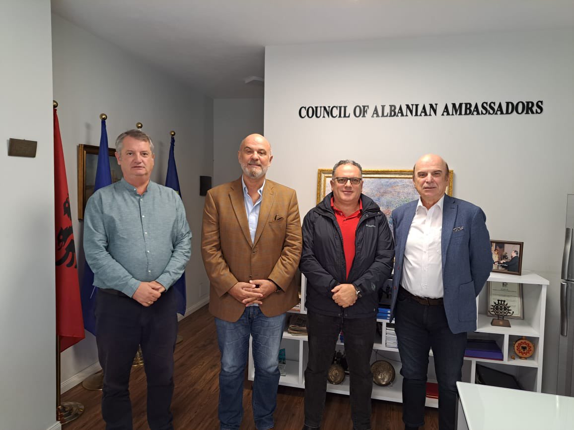 Shqipëria dhe Kosova kanë bukuri natyrore që kanë nevojë për promovimin e tyre në rajon, Europë dhe më gjerë, ndersa KASH do të angazhohet për të ndihmuar në këtë drejtim nëpërmjet kontakteve dhe ekspertizës së anëtarëve të tij.<a href="/MFAKOSOVO/">MFA Kosova 🇽🇰</a> <a href="/MFAKOSOVO/">MFA Kosova 🇽🇰</a> <a href="/AlEmbassyKosovo/">ALEmbassyKosova</a> <a href="/Spirokoci2/">Spiro Koçi</a>