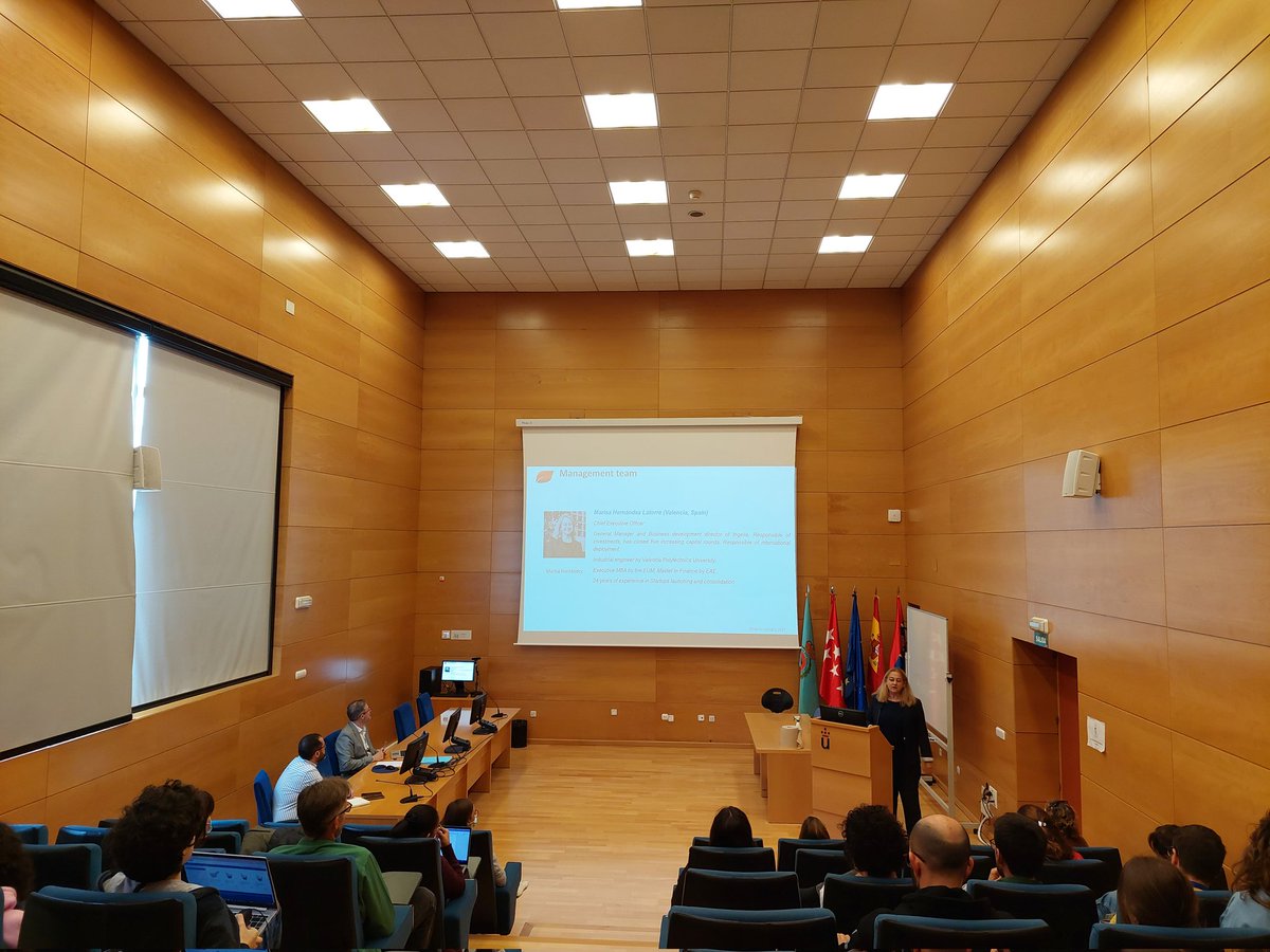 UPGRESProject's tweet photo. Continuamos el taller de investigación del #UPGRESProject con Marisa Hernández, de @IngeliaSL, que explica el potencial del proceso de carbonización hidrotermal (HTC) en la valorización de biomasas húmedas. https://t.co/IpzedHtvdi