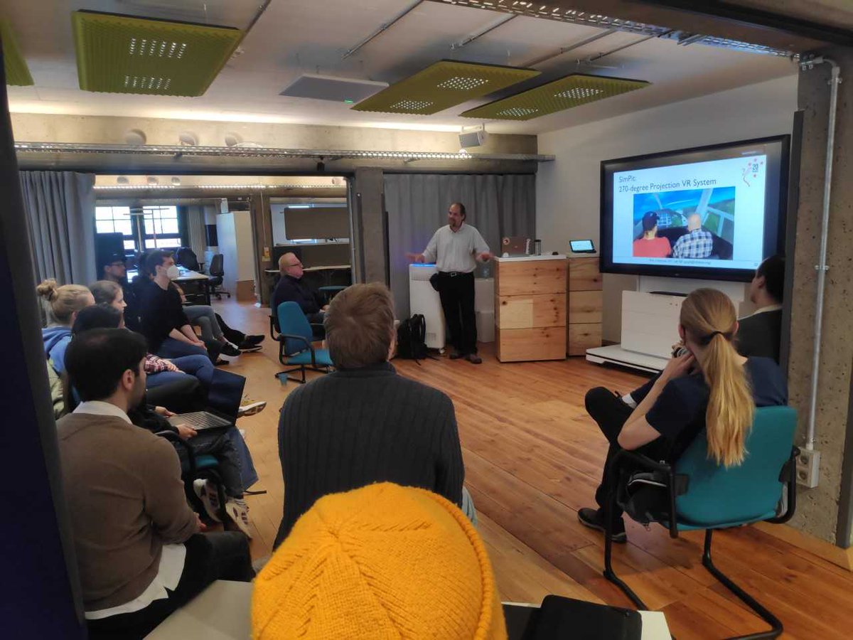 Im Modul "Human-Computer Interaction" beschäftigen wir uns intensiv mit der Interaktion im 3D-Raum, und laden dazu internationale Experten ein. Hier diskutieren Studierende mit Prof. Dr. Rob Lindeman vom #HITLab der University of Canterbury in Neuseeland.

#VirtualReality #VR #AR