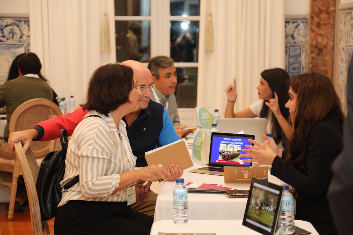 extremadura_tur's tweet photo. La nueva oferta turística de #Extremadura llega a Lisboa 🇵🇹 con más de 30 alojamientos, agencias y empresas de actividades. Nuestra región presentó ayer sus novedades y productos a agentes de viajes en #MeetExtremadura, organizado por @Extremadura_tur  
ℹ️ https://t.co/hKuyBnSOgW https://t.co/9vrjpIyLNW