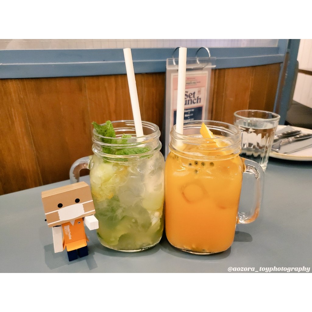 Aozora_volg's tweet photo. [　●　▲　●　]: Drink together?😶

#がしゃぽん #gashapon
#toyphotography #toystagram #toyart #arttoytu
#紙盒人 #紙箱人 #阿愣 #danbo #danboard #nyanboard #danbolover #ダンボー #ニャンボー
#danboardmini #wf2021
#開箱 #玩具開箱 
#food #foodie #foodiehk #pizzabig #drink #party https://t.co/X1bl5AXF9X
