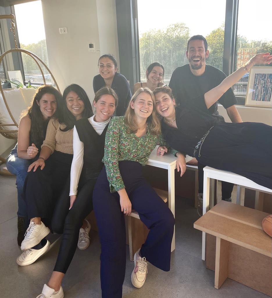 Aujourd'hui, c'est le pot de départ de notre super Yoyo ! 🥰
Nous sommes tristes de voir partir notre #Communitymanager, mais heureux de savoir qu'elle prend la route vers de nouvelles aventures ! 🤗

De notre côté, on a accueilli 3 nouvelles recrues pour continuer l'aventure !🚀