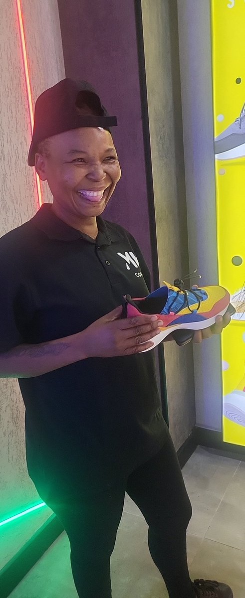 MaverickCoffeeS's tweet photo. Our staff manager Lizzy choosing a sneaker from @DripSportif Hebron store @MaverickCoffeeS 👌👌♥️ https://t.co/7dtfLThy7G