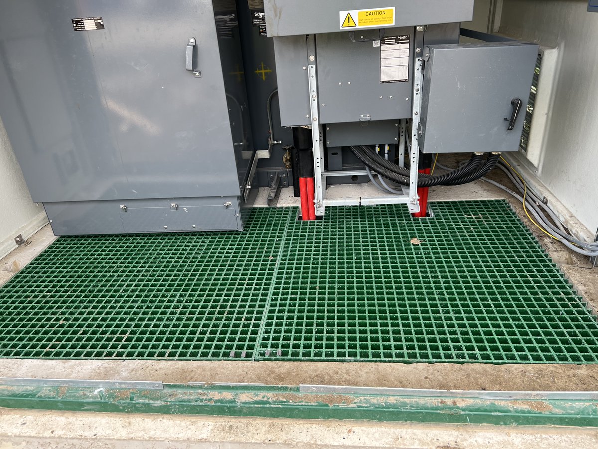 StepOnSafety's tweet photo. Our #QuartzGrip #GRP Open Mesh #Grating is ideal for trench covers, providing non-slip access while still allowing water to drain away. https://t.co/2vFKqiDpgn