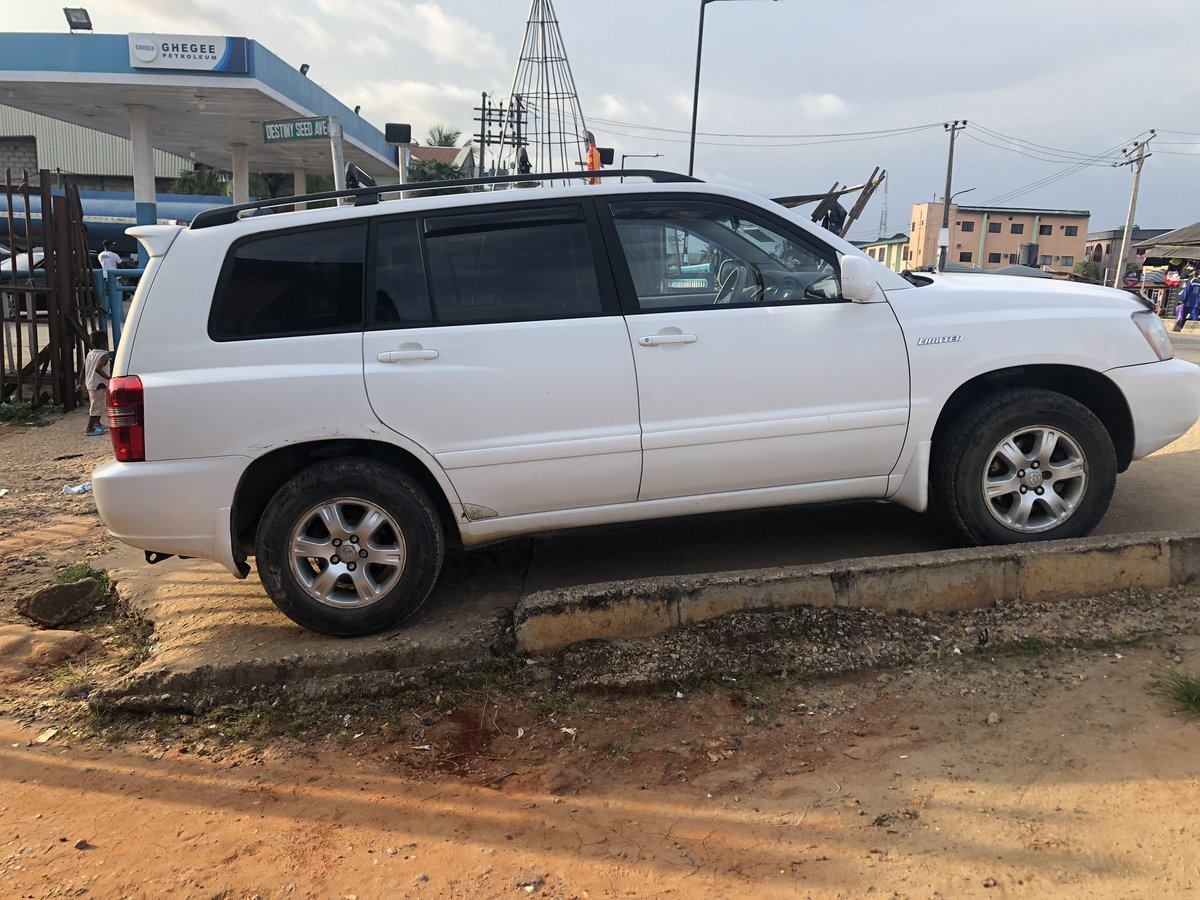 Officialsamuelt's tweet photo. 2001 foreign used Toyota Highlander for sell Lagos deal 4.2m https://t.co/CmlY5N0qGy