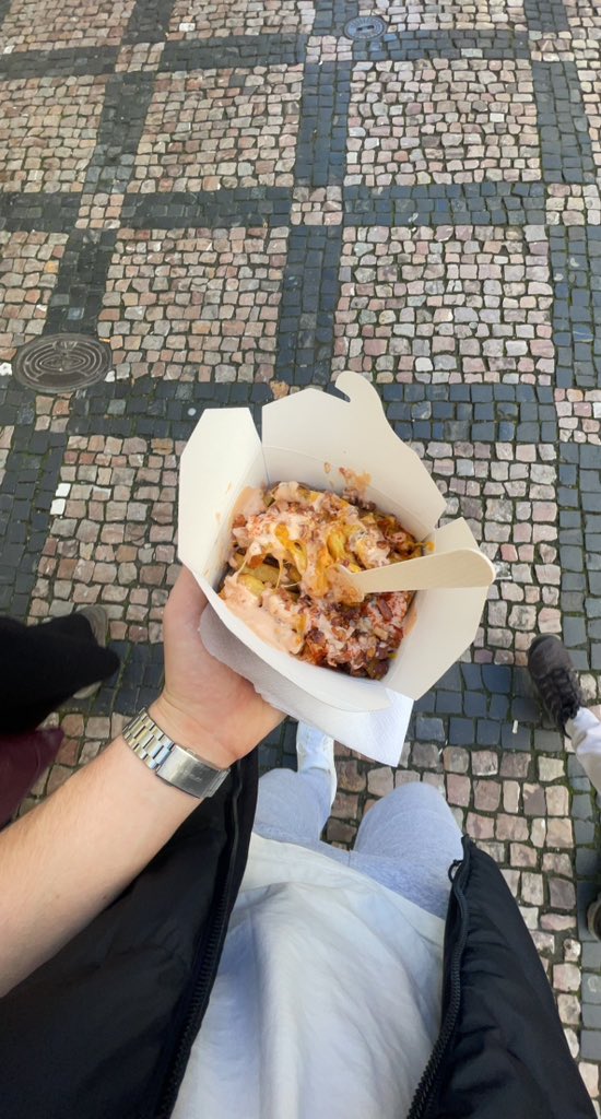 Regjiyfn's tweet photo. Lads holiday is naughty in Prague so far 🇨🇿 https://t.co/c83ucBIEtK