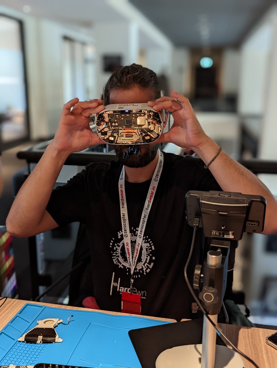 hardwear_io's tweet photo. #HardPwn Well hello there 👋 Oculus... 🤔Can see the World Inside out 🥽
#hw_ioNL2022 #hardwaresecurity #Conference #hackfearlessly #OculusQuest2 https://t.co/yknZ7NKTru