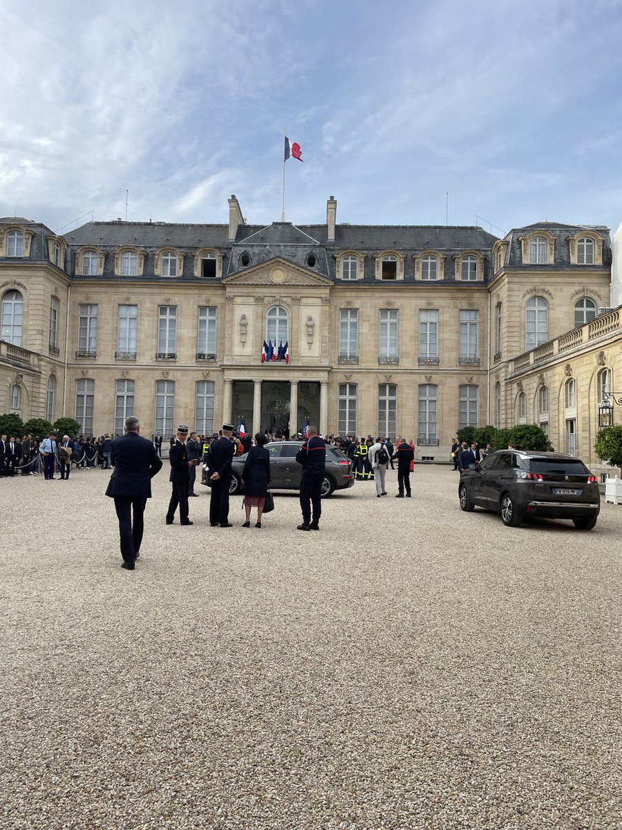 CfdtSdis's tweet photo. La @cfdt_officiel des Sdis de #France était présente ce matin auprès du #Président @emmanuelmacron https://t.co/lwsoVBMYAN