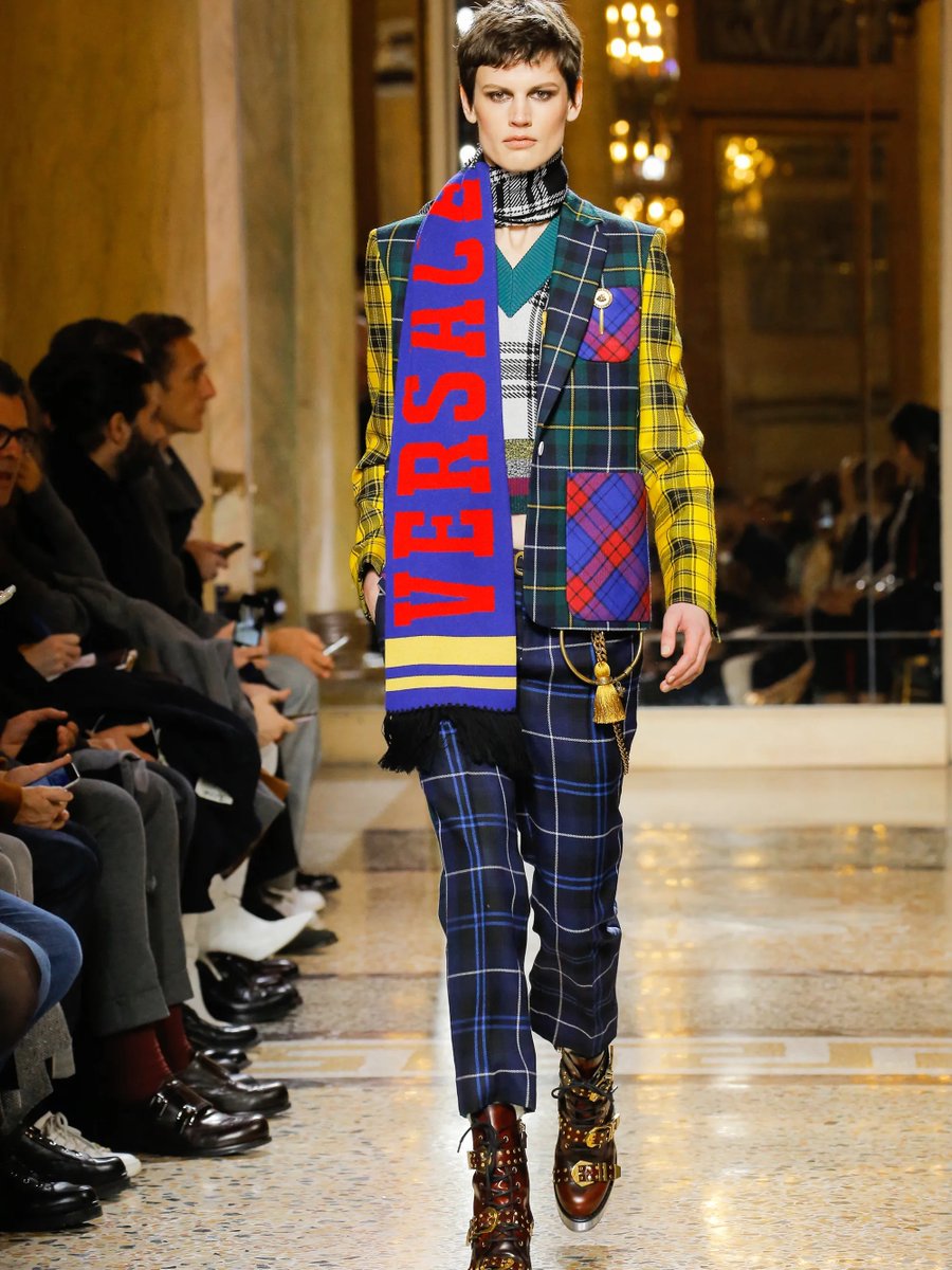 squawkngobble's tweet photo. Flashing faux-soccer scarves —  Drop your fave designer collab in the comments! 📸  2018 Fashion x Football trend: Versace’s FW 18 collection adorned by soccer scarves. 

#footballculture #footballxfashion #footballscarf #footyscarf #ootd #squawkngobble #fifaworldcup https://t.co/7RA1ECCzQC