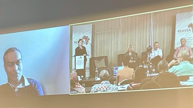 DSI_REDSSA's tweet photo. Seminar: #AI in Healthcare &amp; Research

2. Legal &amp; Regulatory Challenges @KlingZS

McKay: The Recalcitrant Robot: Legal Liability in Robotic Surgery
@BrandDirk: Standards for AI in Healthcare
Singh: AI in Health Research: Ethics &amp; Regulation
Blockman: Thoughts on Device Regulation https://t.co/mR97olz53I