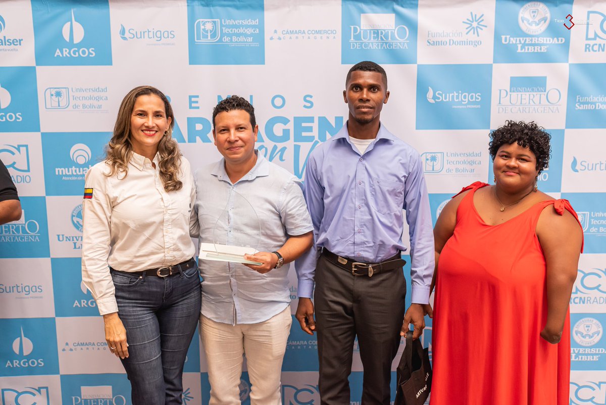 Carciniegas22's tweet photo. Felicitaciones a los ganadores del premio Cartagena con Valores! @rcnradio @mutualser_  @Cementos_Argos  @Grupo_Argos #Sostenibilidad #Valores https://t.co/2QjlvF8vtC