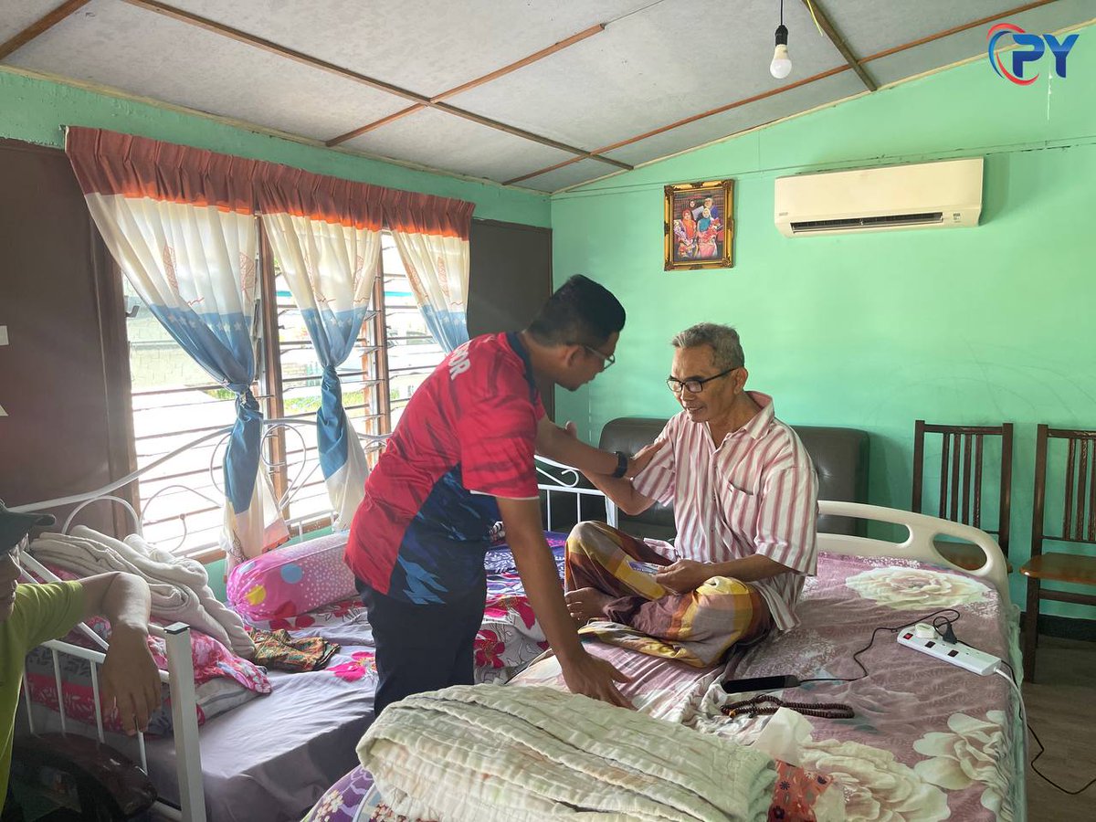 NajibSamuri's tweet photo. 28 OKTOBER 2022 | JUMAAT

Salam Jumaat Semua 🙂

Pagi tadi saya bersarapan di Kampung
Sri Bengkal bersama Ketua Umno Cawangan, Encik Amsanii Heroku, Ketua kampung, Encik Nizam Lajis  serta barisan Ajk JPKK. Dan selepas itu menziarah 4 buah rumah di sekitar Kampung Sri Bengkal. https://t.co/VkONY8Y08o