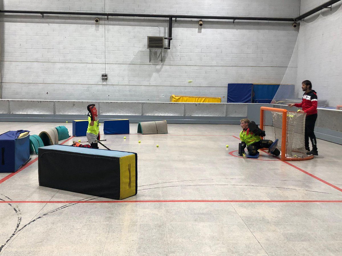 chpacadi_hoquei's tweet photo. Alt Rendiment de Catalunya
Aquest dimarts varen començar les tecnificacions del programa ARC. La formació mensual es realitza, de forma conjunta per FECAPA i la Federació Andorrana de Patinatge, alternant-se les instal·lacions d'Andorra i les de la Seu. https://t.co/bCYlNu3QLZ