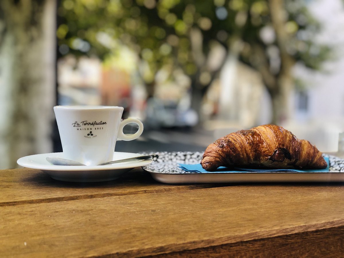 Mel_at_office's tweet photo. Heute morgen (28.10.2022) beim Lieblingscafé-Dealer:

"Hier! Dein Croissant frisch aus dem Ofen!"

Ich: "Super, danke Dir! Ein perfekter Montag!"🙄😂🤦‍♀️ #Café #Croissant #Fail #Freitag #Montag #Selbständig #TGIF

https://t.co/tqxwy4UjV0 https://t.co/JwyiwURa9w
