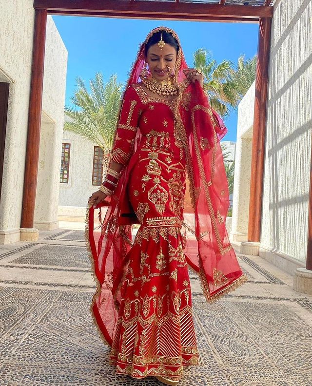 JagbaniOnline's tweet image. ਰੁਬੀਨਾ ਬਾਜਵਾ ਨੇ ਲਾਲ ਰੰਗ ਦੇ ਸ਼ਰਾਰੇ 'ਚ ਸ਼ੇਅਰ ਕੀਤੀਆਂ ਤਸਵੀਰਾਂ 
#RubinaBajwa #Bridalsharara #Punjabiactress #Jagbani