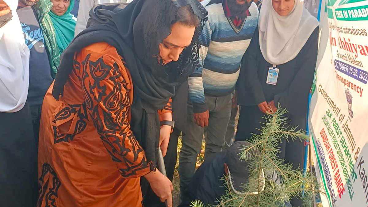 #B2V4 1st phase of #B2V4 witnessed mass Public Participation across 120 Pyts of Baramula DC B'la Dr Sehrish Asgar visited Nadihal & interacted with PRIs Conducted plantation drive as an activity under #B2V4 @OfficeOfLGJandK @MoRD_GoI @kansalrohit69 @jkrddpr @DrSyedSehrish @diprjk