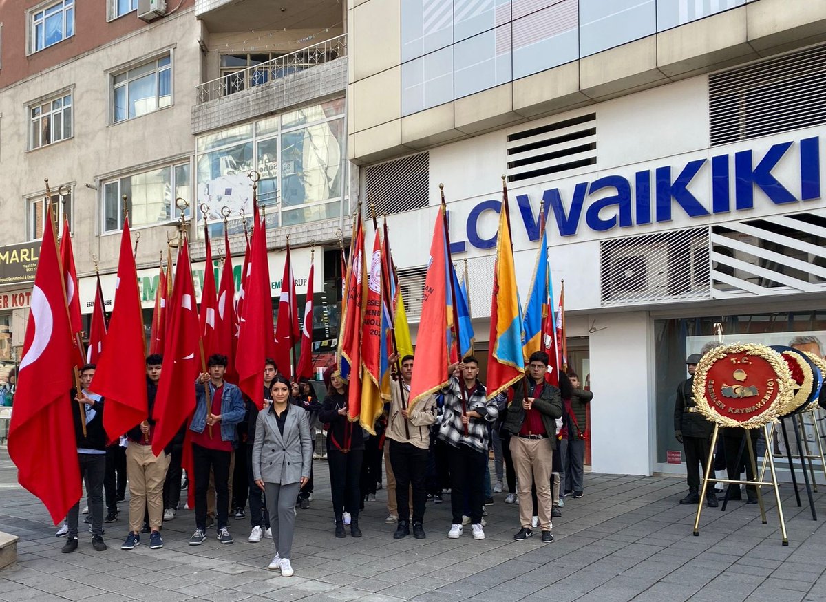 Cumhuriyetimizin 99. yılı kutlamaları kapsamında, Dörtyol Meydanı Atatürk Anıtı'nda Çelenk Sunma Töreni gerçekleştirildi.

<a href="/tcmeb/">Millî Eğitim Bakanlığı</a> <a href="/memleventyazici/">Levent Yazıcı</a>
<a href="/istanbulilmem/">İstanbul İl Millî Eğitim Müdürlüğü</a> <a href="/mnaras/">M.Nurettin ARAS🇹🇷</a>
