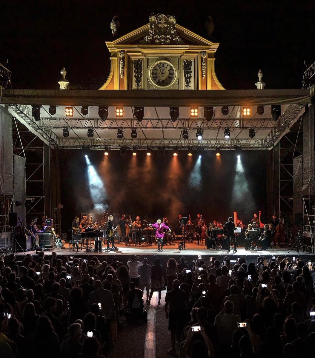 czechiaint's tweet photo. A Night With MR/S 🕊️

After the semi final, MR/S was joined with 1,000 fans who gathered in Macao for a one off performance ☁️

#TeamCZE🇨🇿 https://t.co/r12qqdkjID