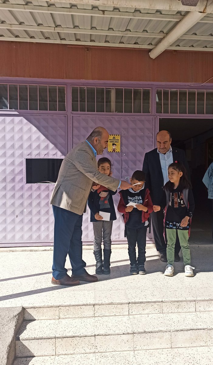 İl genelinde yapılan son deneme sınavında 3. Sınıf düzeyinde dereceye girerek başarı gösteren öğrencilerimize okul idaremiz tarafından ödül verildi. <a href="/faypol56/">Faysal POLAT</a> <a href="/KurtalanMem/">Kurtalan İlçe Milli Eğitim Müdürlüğü</a> <a href="/Salimmete7/">Salim mete</a> <a href="/Nesip561/">Nesip56</a> <a href="/silansvrakks/">Şilan Sever Akkuş</a>