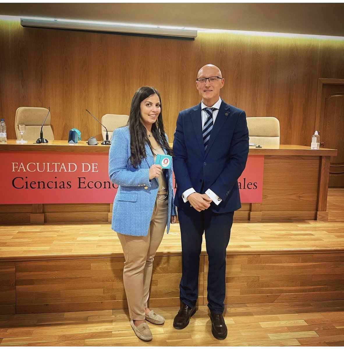 dodebest's tweet image. Después de muchos años de trabajo y esfuerzo, la semana pasada conseguí mi doctorado en @FcceeUgr con calificación Sobresaliente Cum Laude en @CanalUGR .Gracias a mi tutor @fliebc y a los miembros del Tribunal por sus recomendaciones ,@smolinillo @currovillarejo y @lusiettados