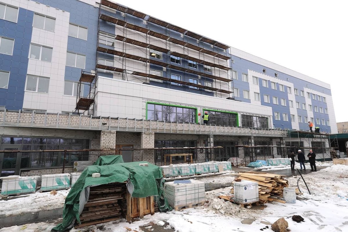 Прокуратура требует оштрафовать подрядчика, затянувшего ремонт акушерского корпуса в Коврове. Работы должны были завершиться к 21 сентября.

provladimir.ru/2022/10/28/pro…