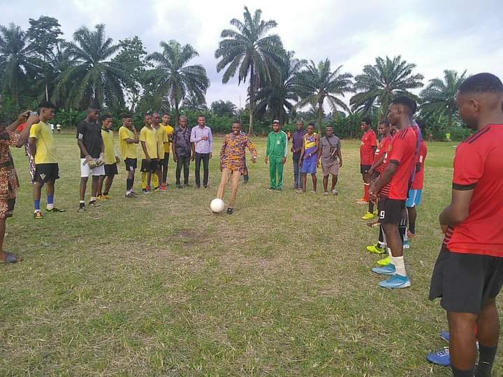 Osom_07's tweet photo. Yesterday, I had the privilege to perform the kick off ritual to mark the opening of football competition sponsored by PETER OBI SUPPORT NETWORK in Idu, Uruan Local Government Area 

Nothing brings us greater joy as a people, than to be at occasions like this. https://t.co/MzTIy2qWAk