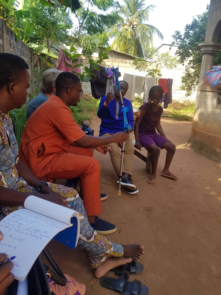 Programme de Réadaptation à Base Communautaire (PRBC) de l’APAPE-Down Syndrome Togo : suivi des activités de la nouvelle Stratégie de la RBC par les partenaires  -Visite à domicile d’une famille d’enfant handicapé