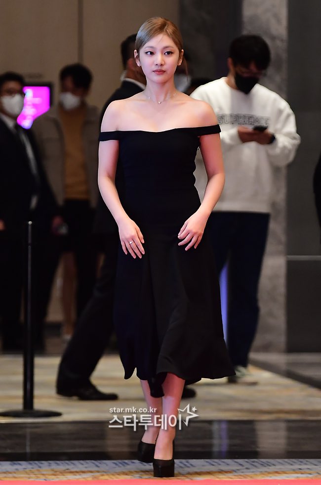 FgJyL00XwAIhran?format=jpg&name=medium