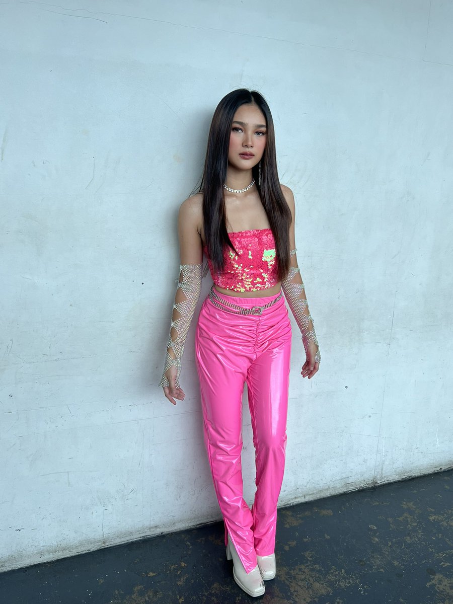 MissKareee's tweet image. #QuickAsAFlash ang araw natin instagram.com/reel/CkQUYQ0D7…