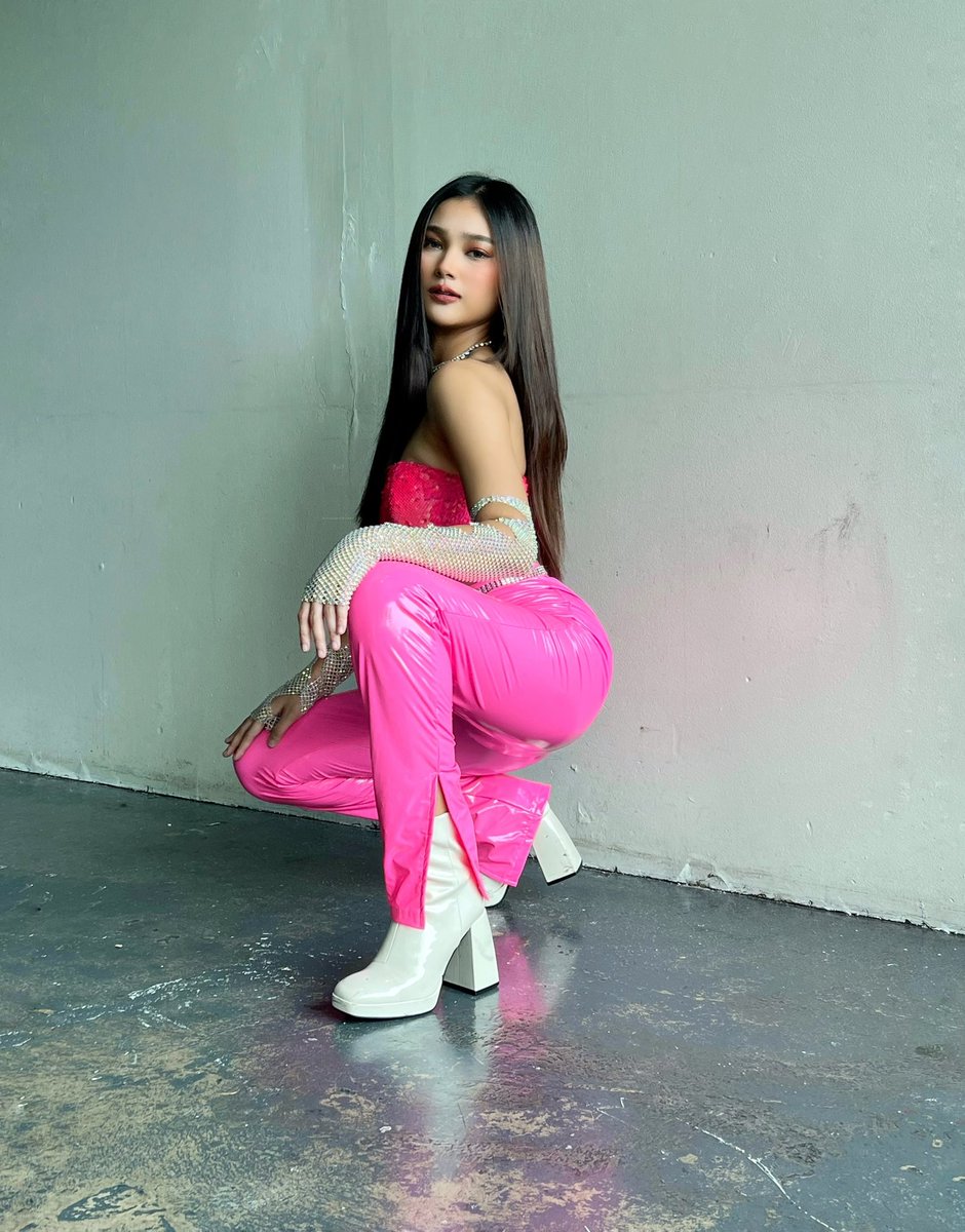 MissKareee's tweet image. #QuickAsAFlash ang araw natin instagram.com/reel/CkQUYQ0D7…