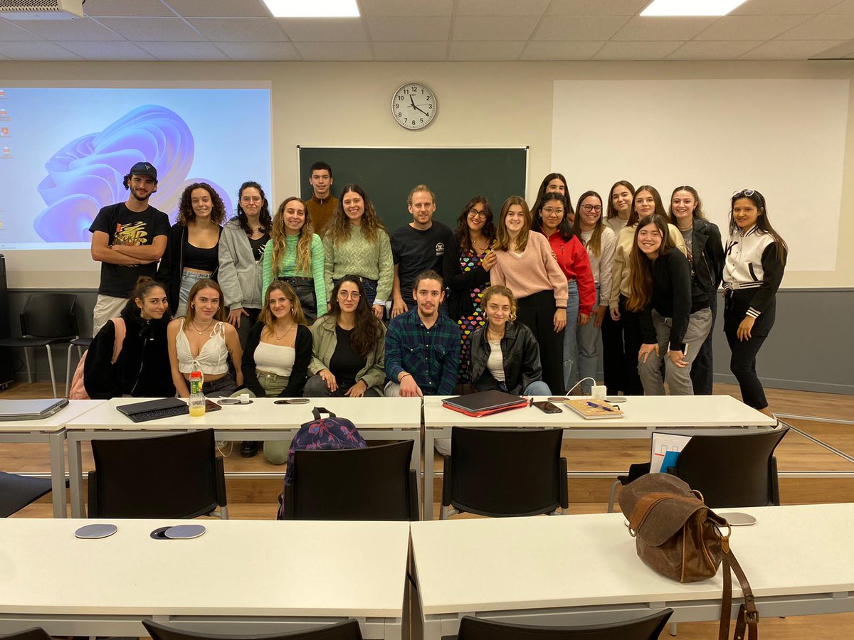 euit_terrassa's tweet photo. Ahir, l'alumnat del grau en #TeràpiaOcupacional va rebre la visita del vocal del @COTOC Pere Ayats, en motiu del #DiaMundialdelaTeràpiaOcupacional.
#euit #euit_terrassa #someuit #TO #aixòésTO #socTO #TOsuma https://t.co/UMyAVbZia5