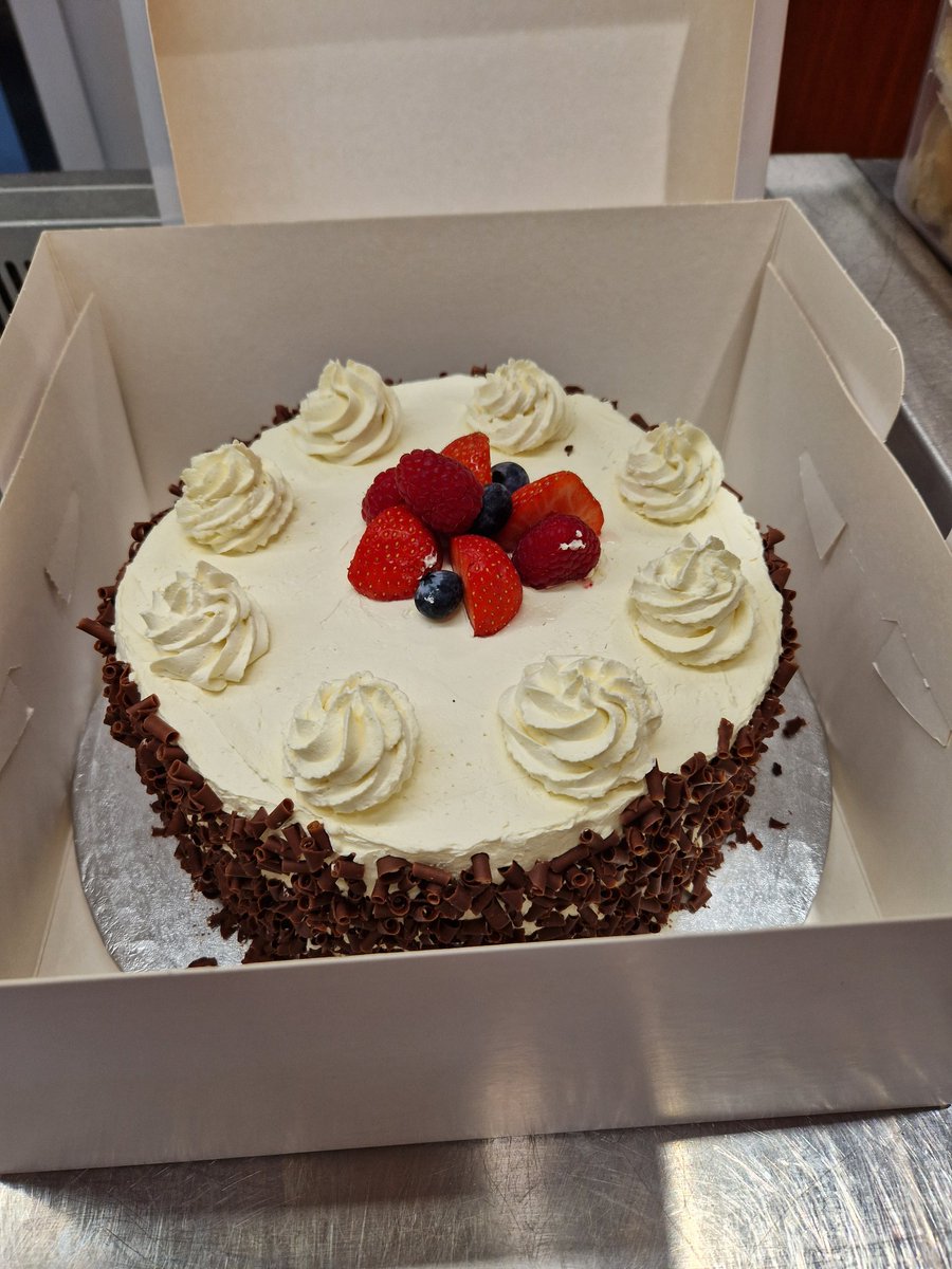DevennyClaire's tweet photo. Another #proudlecturer moment @SLCek. Thanks to my colleagues @pauld632002 @paulmcd_87 @hvasspastrychef and this lovely team of Nat5 students, we managed to raise a phenomenal £421.88 for MacMillan Coffee Morning! https://t.co/3NFop7RqDY