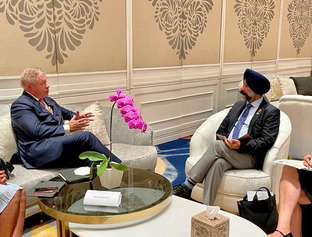 Glad to have met with Dr Harpreet Kochhar, @GovCanHealth to thank him for Canada’s strong support for #COVAX and both financial and in-kind contributions to the Facility. We appreciate this solid collaboration and commitment to ensuring #vaccinequity.
