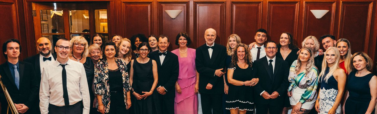 Celebrating 20 years of Peak Retreats with our team ❤️🎉 bit.ly/PeakRetreatsIs…