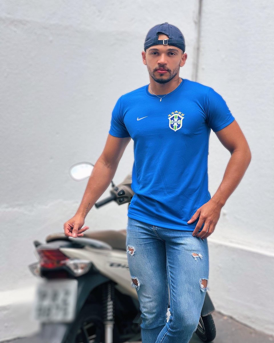 uaijoaopaullo's tweet photo. Já comprei a blusinha da copa para ir assistir na casa da sogra, agora só falta a sogra 😅🤡😂
#copadomundo #copo2022
#brasil #brasil🇧🇷 #memesbrasil #instaboy #instagay #instaboygay #gaybrasil #gayboy #boysloveboys #macho #machoalfa #homemdevalor #homematualizado #homemmoderno https://t.co/qEjAMwuKz4