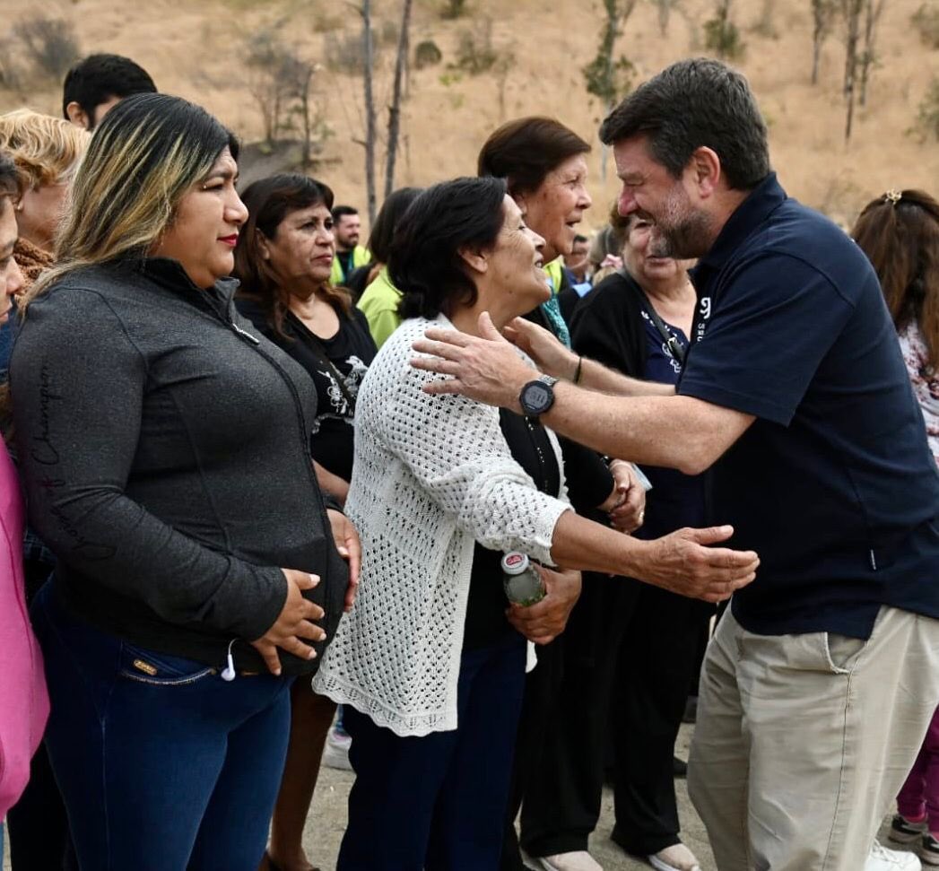 Orrego's tweet image. Hoy en #Renca conmemoramos un dolor muy agudo: la partida de 458 vecin@s que fallecieron por covid, junto a los 25 mil de toda la #RM, quienes serán recordados con honor en “Bosque de la Memoria”. Valoro espacio e iniciativa que mantendrá vivo recuerdo de sus seres más queridos.