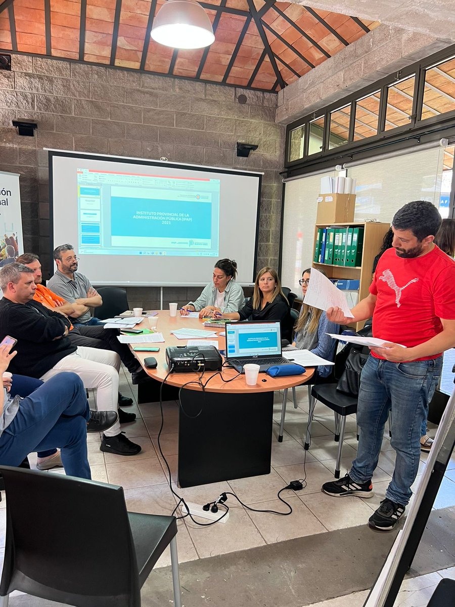 CyD_MSI's tweet photo. Esta semana cerramos el curso de capacitación  Gestión de la Comunicación en los Equipos de Trabajo para mandos medios. Gracias por su participación y buena predisposición en seguir aprendiendo a gestionar sus equipos de trabajo! @SanIsidroGob @PosseMacarena https://t.co/dpnAUXecmM