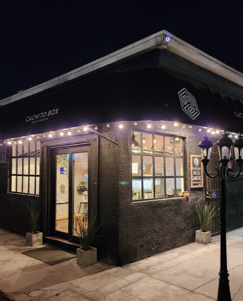 Mi tío es un tipazo que dejó su trabajo para cumplir su sueño de abrir un restaurante, pero no le está yendo bien. 

Hace pasta a mano y ciabattas, todo deli. Si están por Cacho no duden en darse la vuelta, es a pasos de La Ventanita del Pan.

Porfa compartan para promocionarlo.