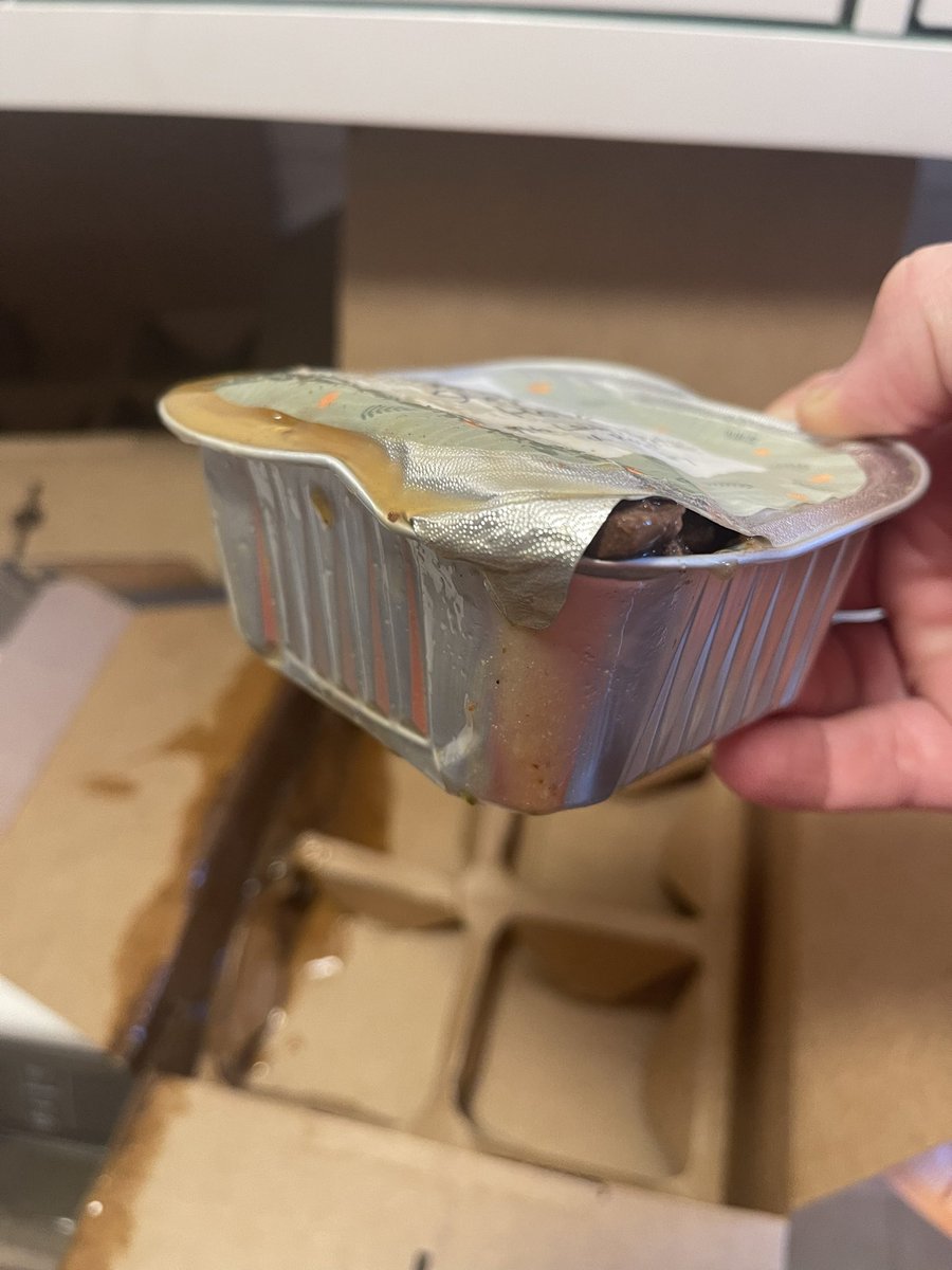 bretthawson's tweet photo. @YodelOnline very poor delivery of our @tailsdogfood this month.

Your delivery guys need to be more careful. 

#TailsDotCom #TypicalYodelService #PoorDelivery #Dogs #DoBetter #OutOfPocket https://t.co/TSieF5Mybn