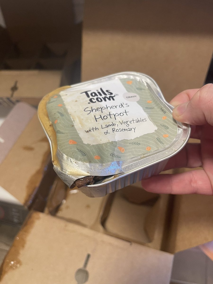 bretthawson's tweet photo. @YodelOnline very poor delivery of our @tailsdogfood this month.

Your delivery guys need to be more careful. 

#TailsDotCom #TypicalYodelService #PoorDelivery #Dogs #DoBetter #OutOfPocket https://t.co/TSieF5Mybn